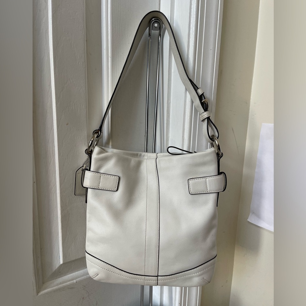 Coach Soho White Leather Shoulder Bag like new - Picture 9 of 9